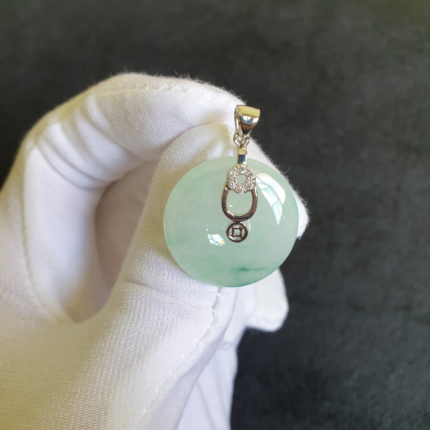冰种绿花翡翠平安扣吊坠 (Type A Icy Jadeite Jade Donut/Ping An Kou Pendant) PDN31120