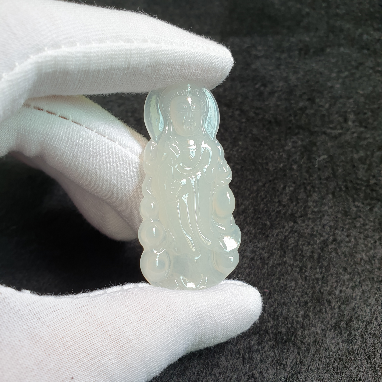 Men Wear Guan Yin Jadeite Pendant 冰种观音翡翠吊坠 (Type A Icy Jadeite Jade GuanYin Pendant) PGY31125