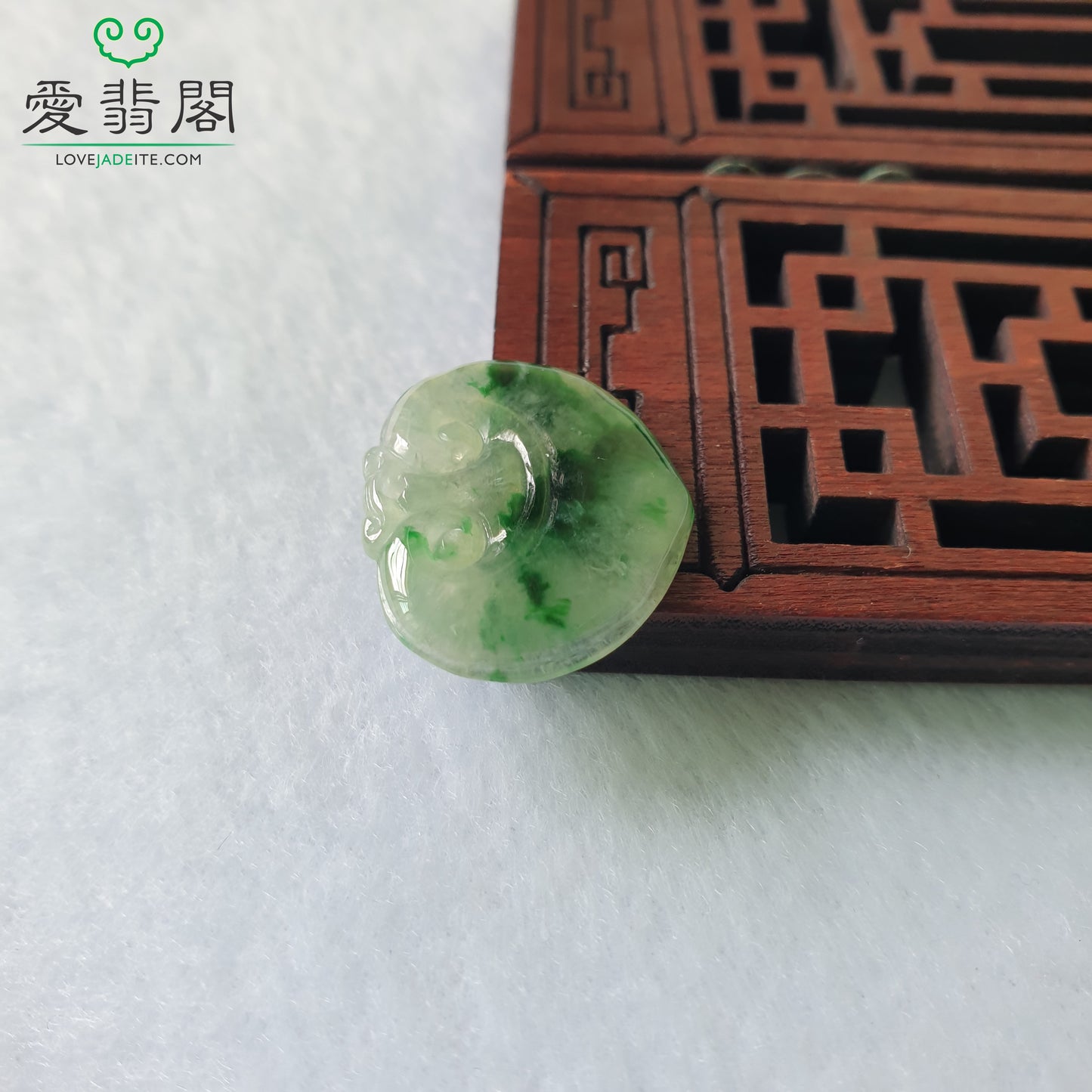 Love Jadeite Natural Myanmar Burma Type A Green Jadeite Jade Ru Yi RuYi Jewelry Pendant Jewellery in Singapore 新加坡爱翡阁缅甸天然A货绿翡翠如意吊坠首饰