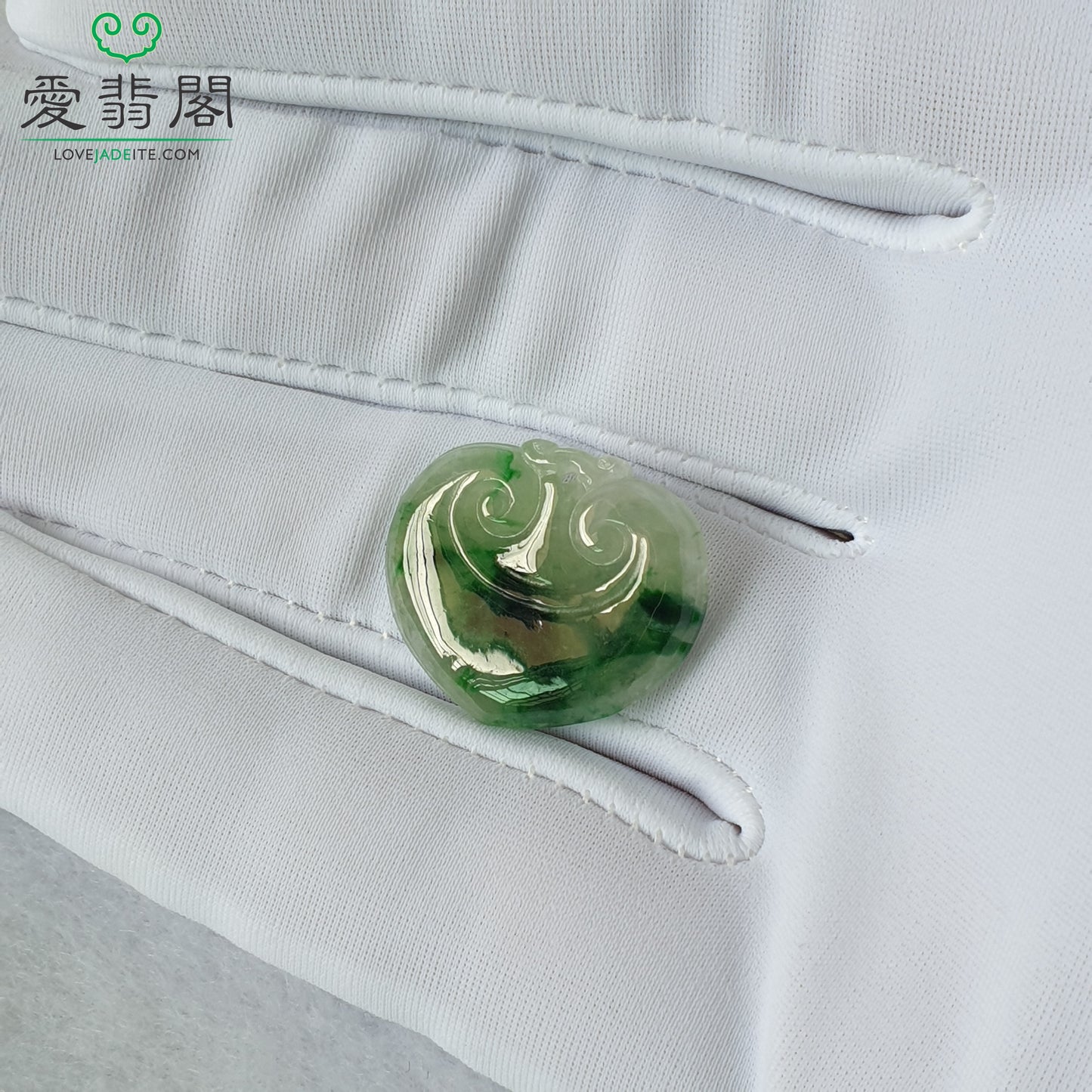 Love Jadeite Natural Myanmar Burma Type A Green Jadeite Jade Ru Yi RuYi Jewelry Pendant Jewellery in Singapore 新加坡爱翡阁缅甸天然A货绿翡翠如意吊坠首饰