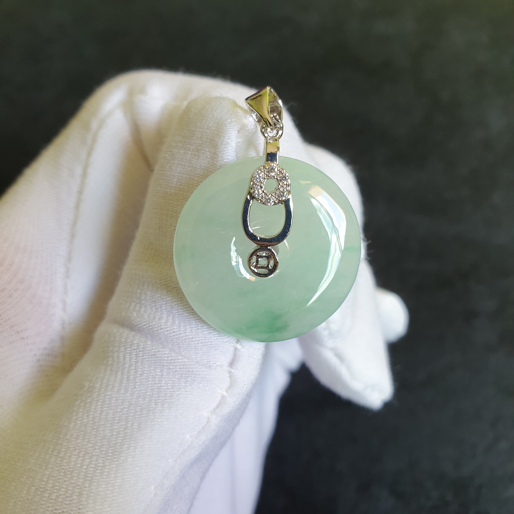 冰种绿花翡翠平安扣吊坠 (Type A Icy Jadeite Jade Donut/Ping An Kou Pendant) PDN31120