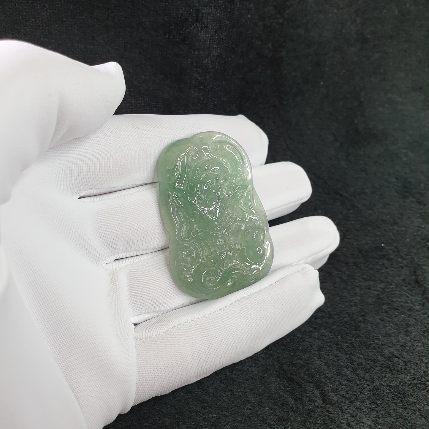 冰种淡绿龙牌新加坡翡翠吊坠 (Type A Icy Light Green Singapore Jadeite Jade Dragon Pendant) PDG98470