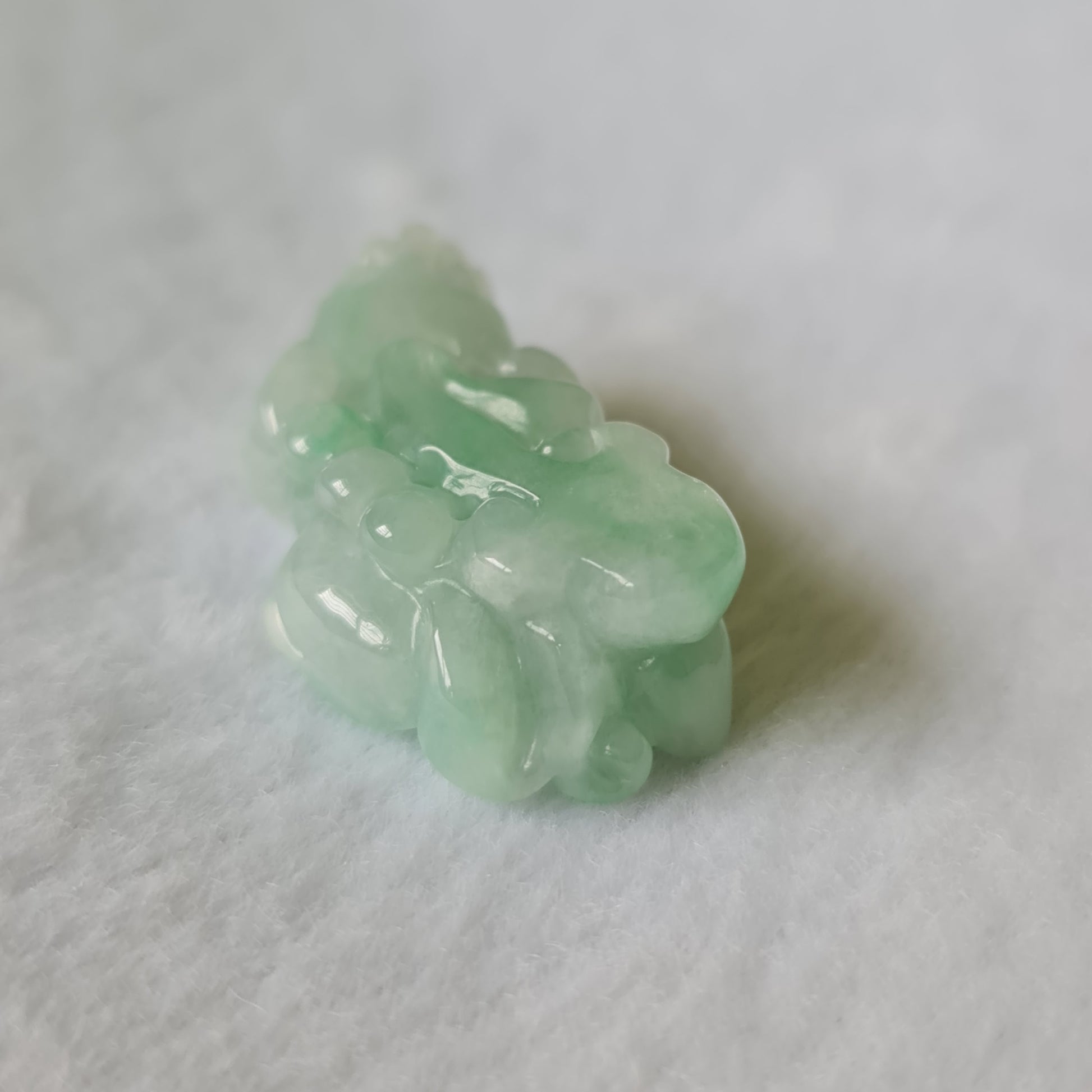 淡绿翡翠貔貅吊坠 (Type A Light Green Jadeite Jade PiXiu Pendant) PPX09051