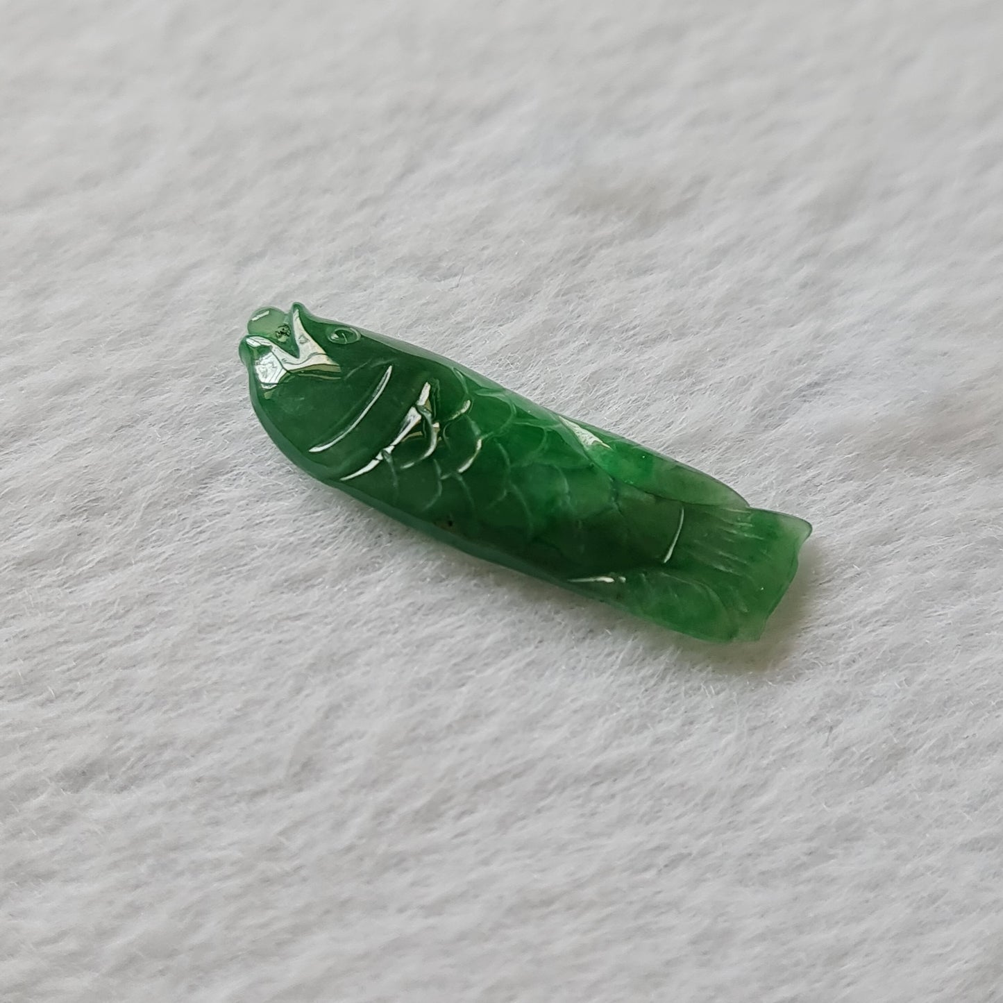 辣绿色翡翠鲤鱼吊坠 (Type A Spicy Green Jadeite Jade Carp Pendant) PCP65191