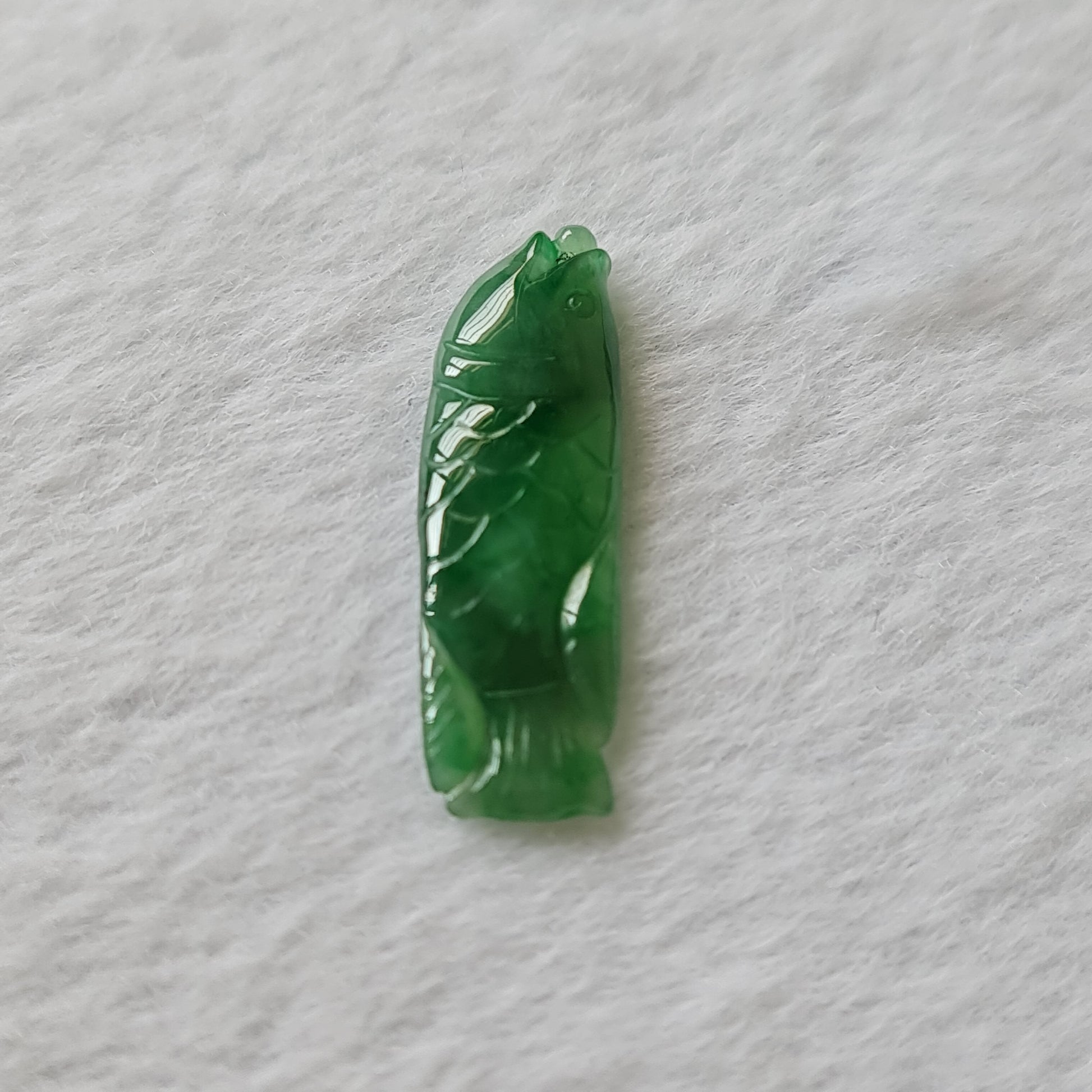 辣绿色翡翠鲤鱼吊坠 (Type A Spicy Green Jadeite Jade Carp Pendant) PCP65191