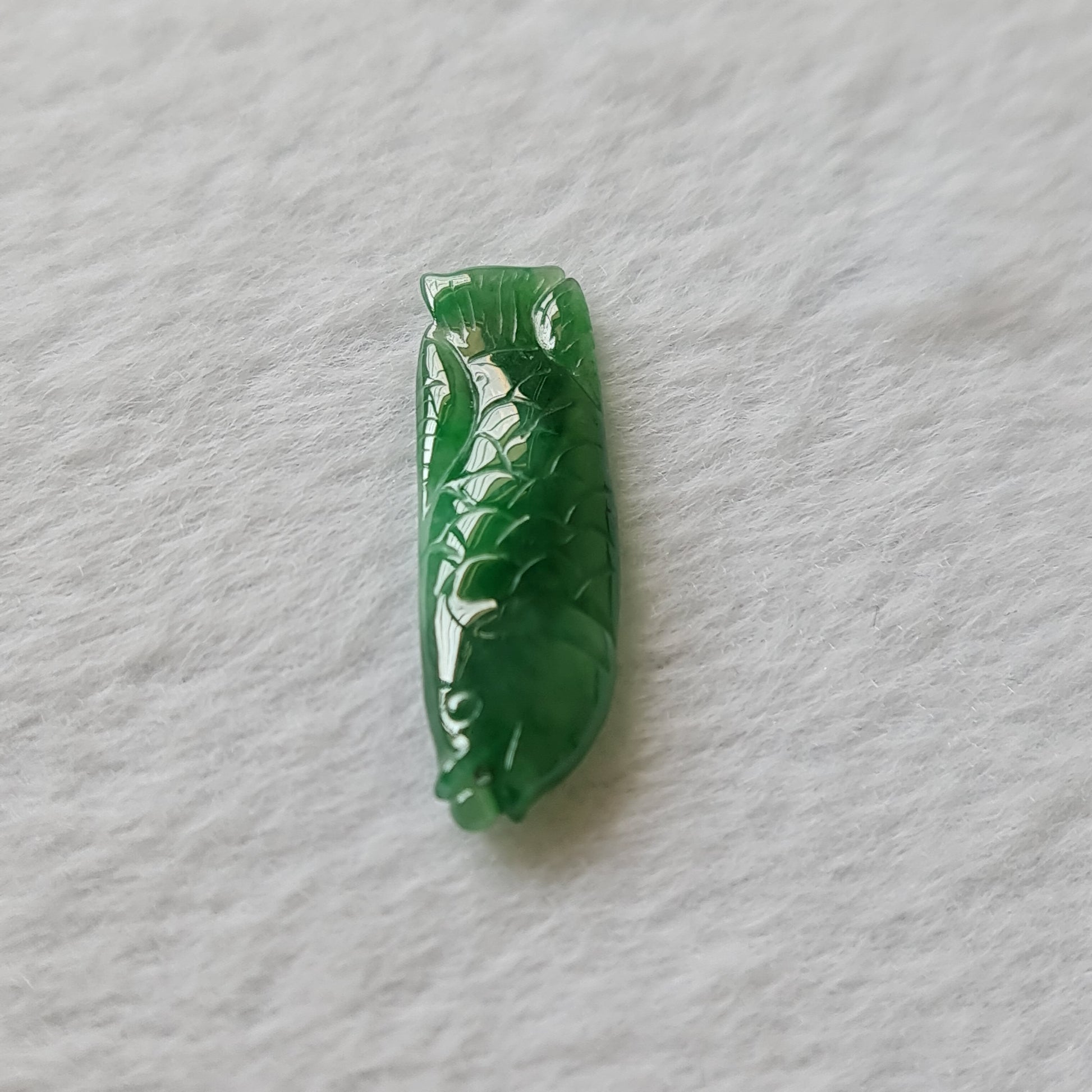 辣绿色翡翠鲤鱼吊坠 (Type A Spicy Green Jadeite Jade Carp Pendant) PCP65191
